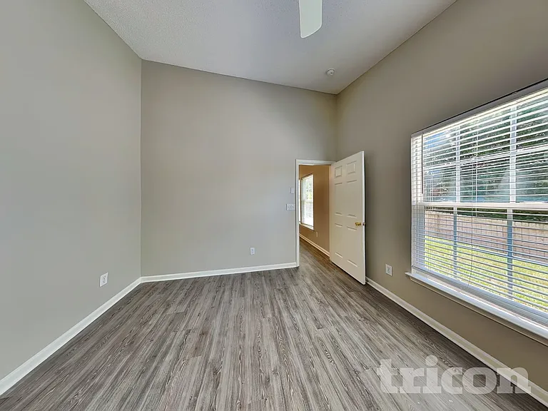 115 Markham Dr — Photo 9