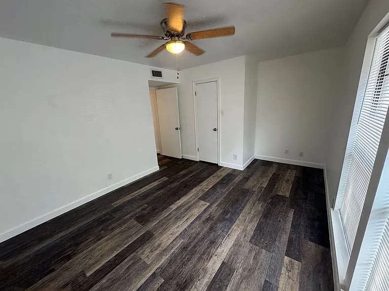 8611 Datapoint Dr #32 — Photo 21