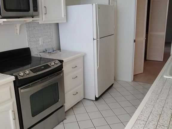 4th image of 1880 Veteran Ave APT 208