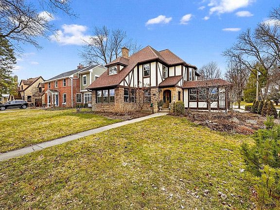 2nd image of 4002 Manitou Way