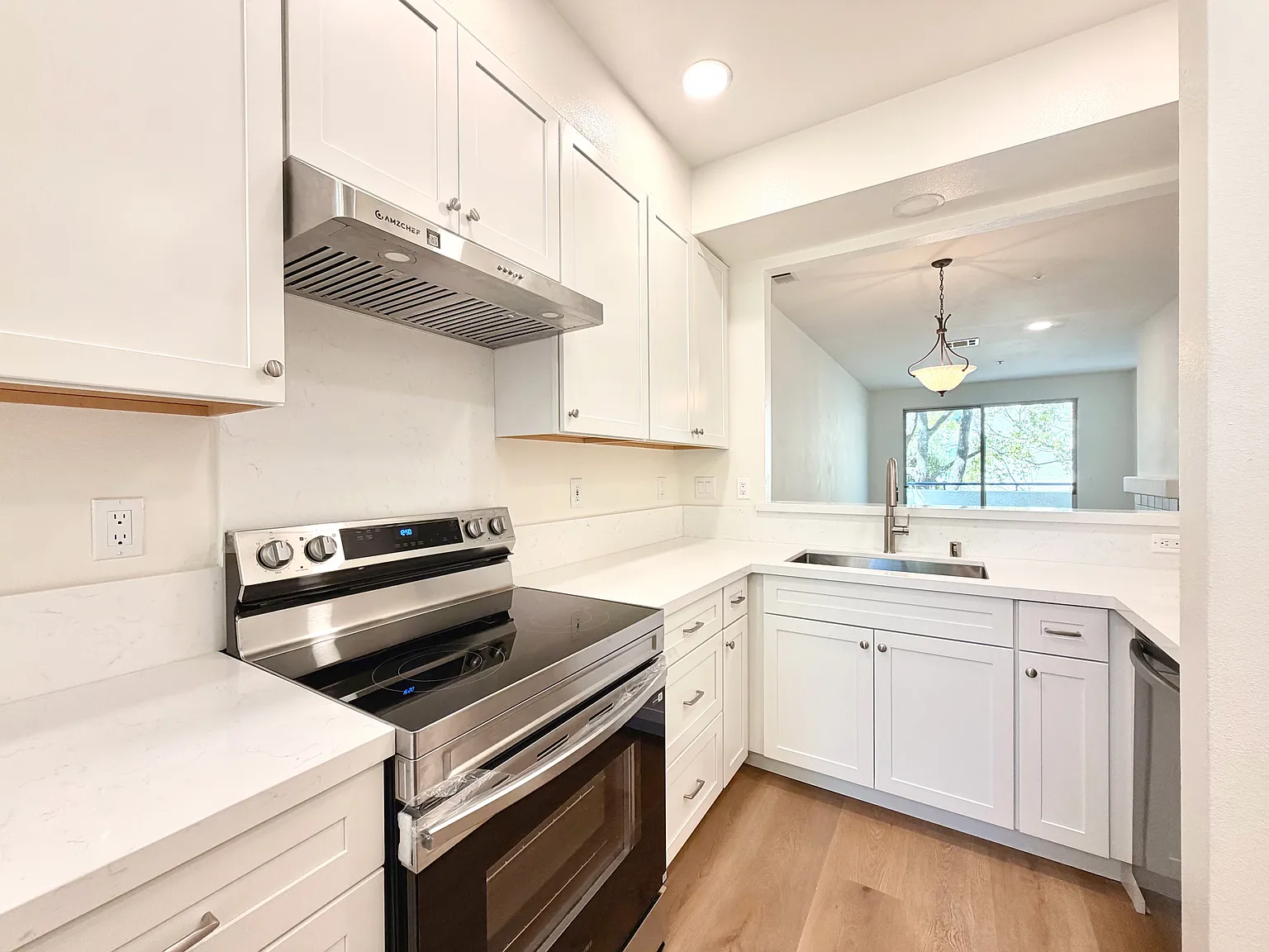 2585 Park Blvd — Photo 2