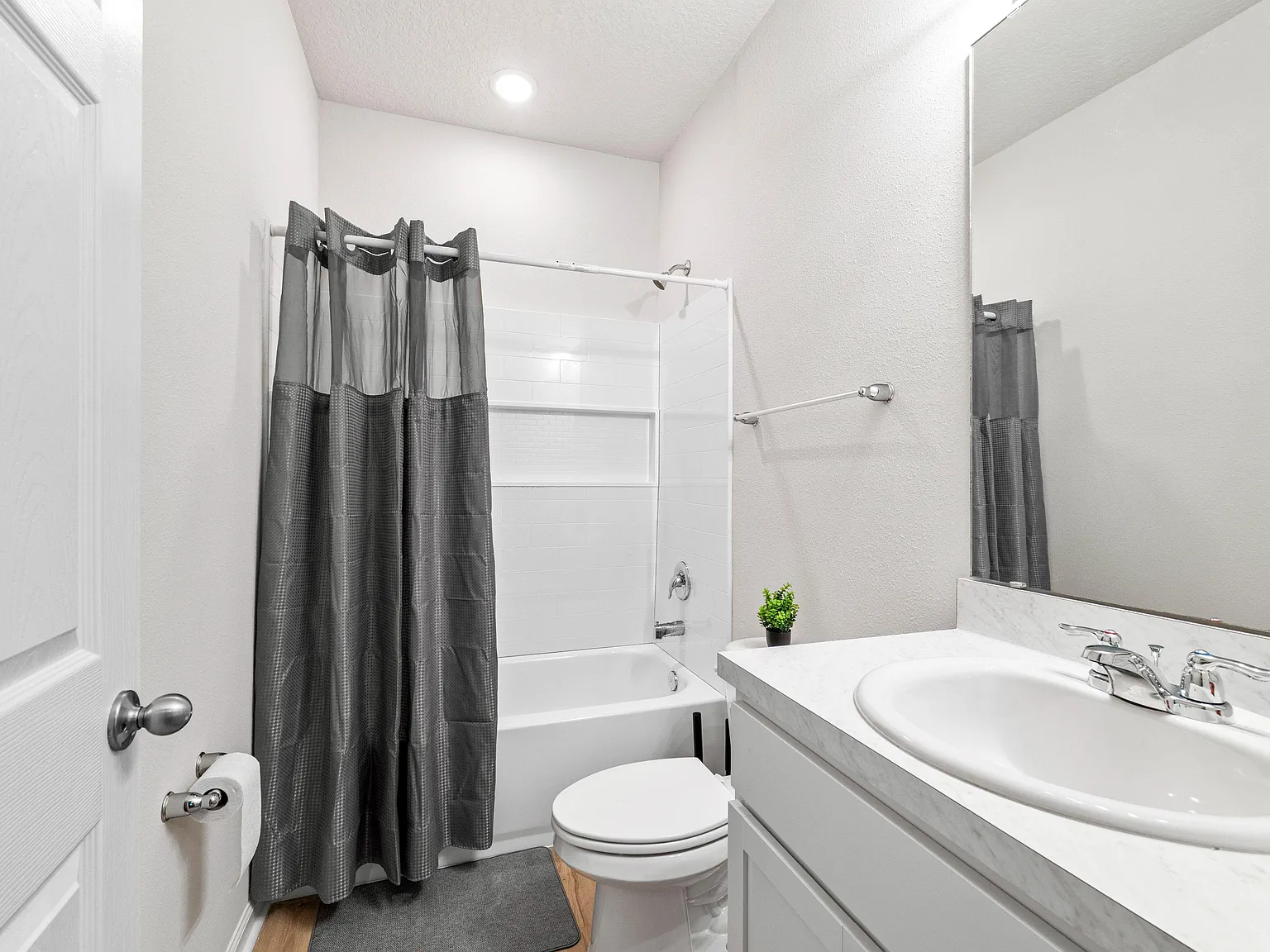 4 bed, 7.0 bath, 1784 sqft, $1,048 — Photo 4