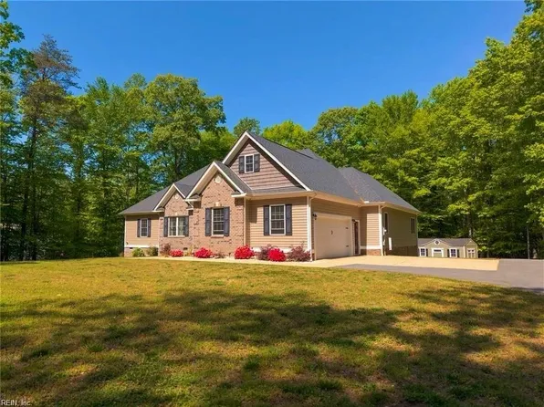 758 Mariners Woods Dr, Hartfield, VA 23071