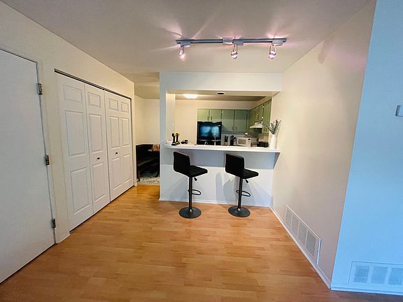 5th image of 806 Bloomfield Village Blvd APT F