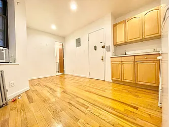 Rented by HOLTON REAL ESTATE INC.