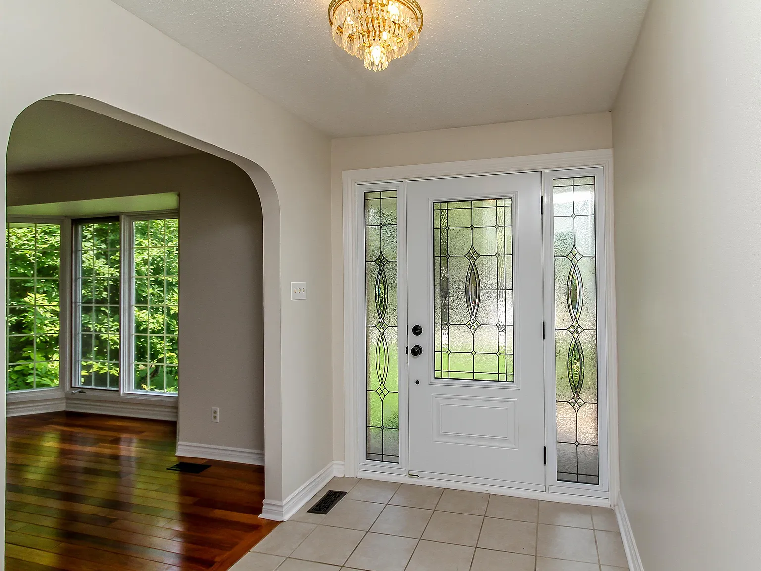 570 Duff Crescent - 1 — Photo 3