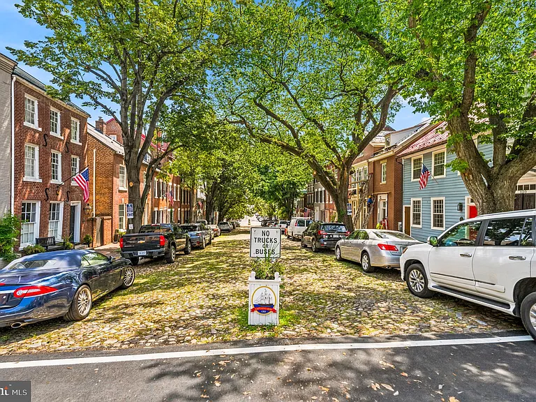 400 Madison St #310 — Photo 40