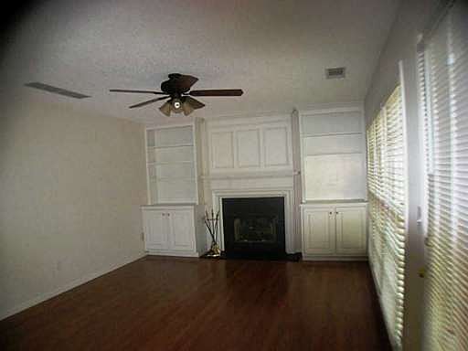 4th image of 2339 Lake Villas Ln