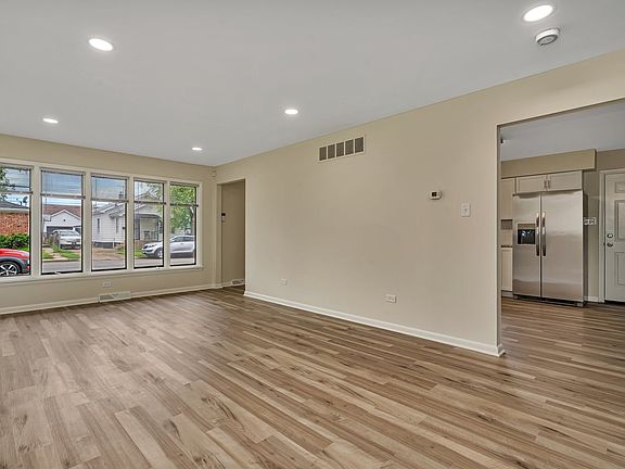 5th image of 757 Greenbay Ave