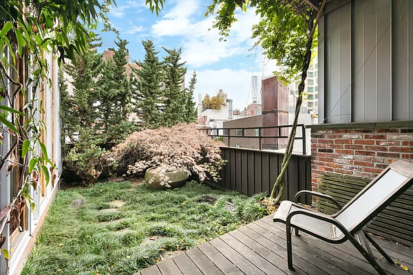 Rented by SERHANT. | media 8