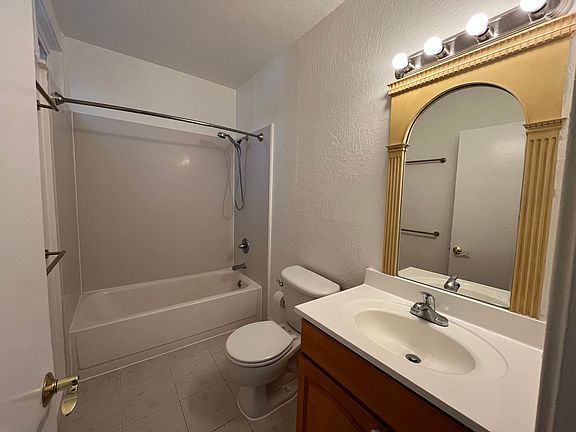 5th image of 2624 Bush St APT 6