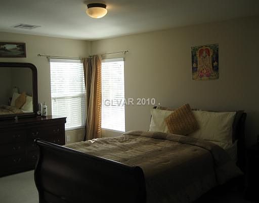 2nd image of 627 Sunderland Ct