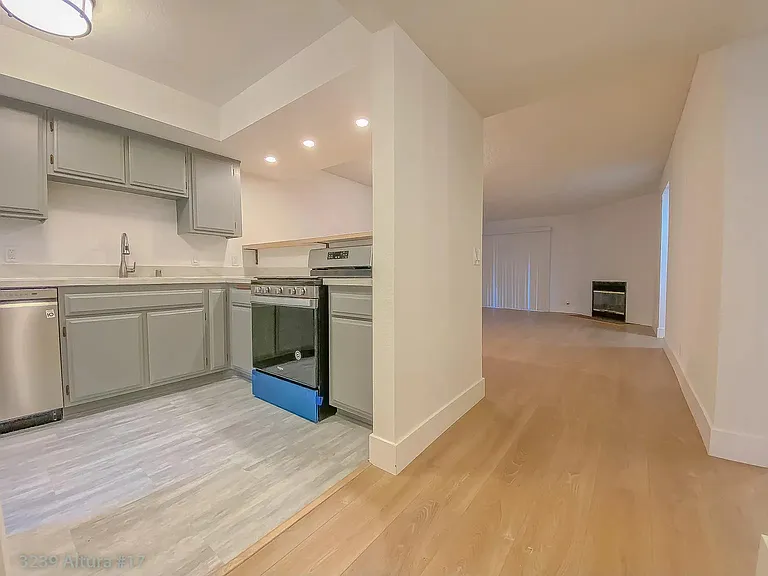 3239 Altura Ave #17 — Photo 5