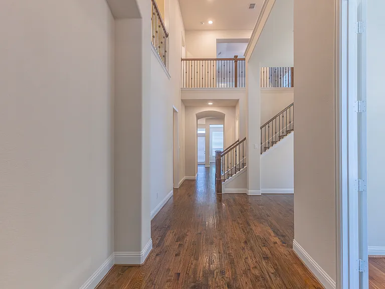 825 Warwick Blvd — Photo 33