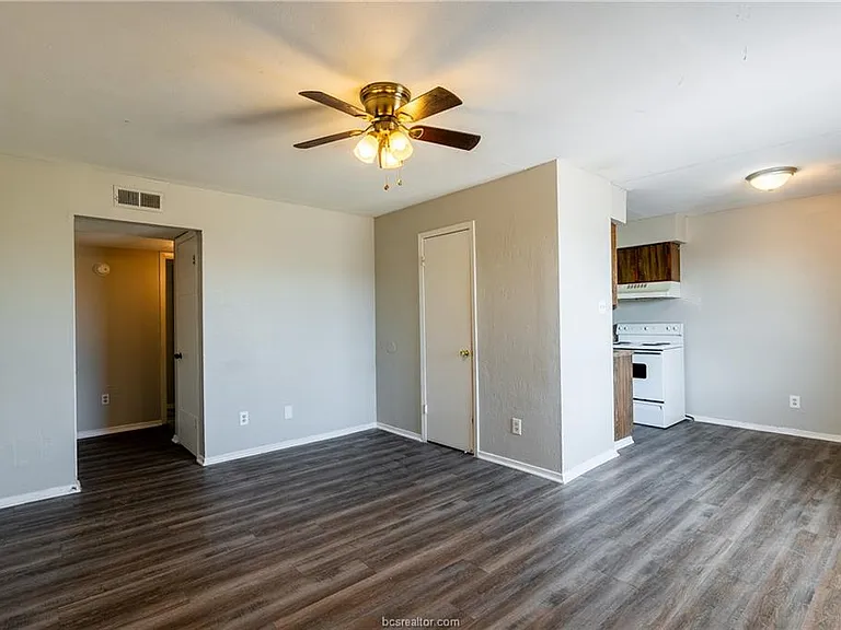2706 Evergreen Cir #C — Photo 4