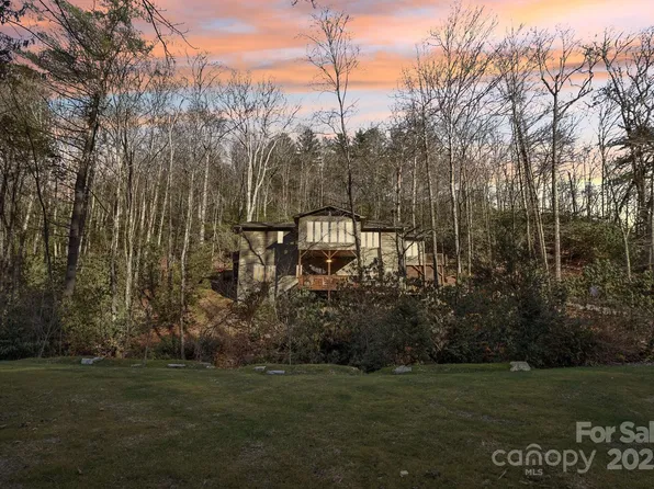 1711 Battle Creek Rd, Horse Shoe, NC 28742