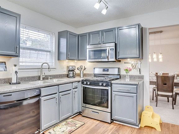 4th image of 5110 Miller Woods Dr