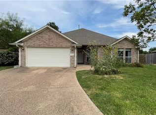 1102 Crested Point Ct, College Station, TX 77845