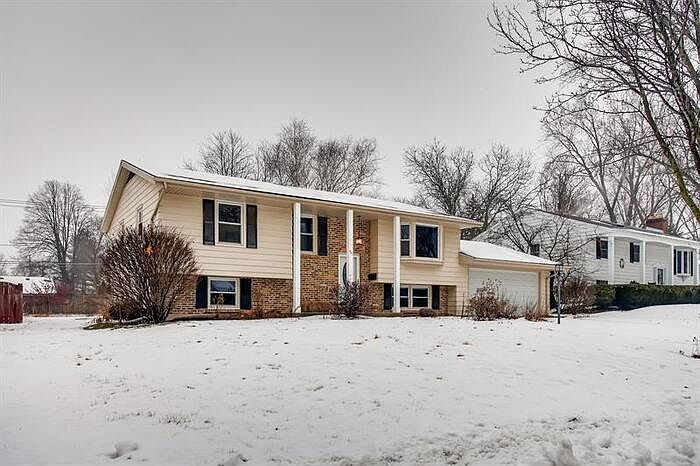 1st image of 921 Foxwood Cir