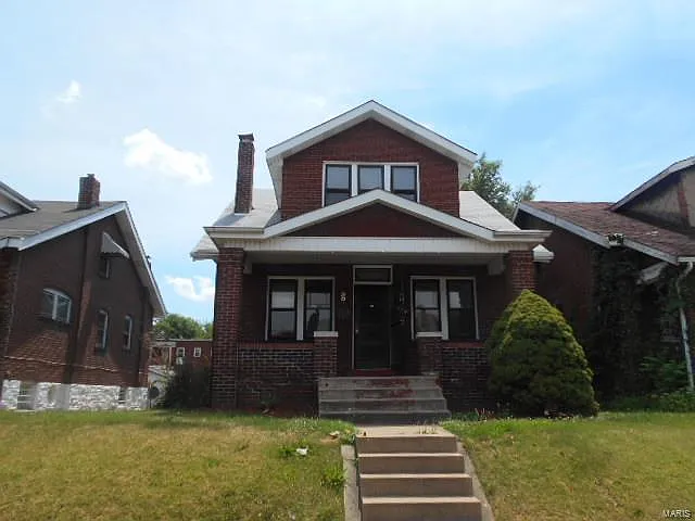 4854 Lee Ave photo 1