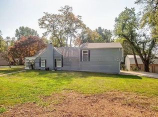 1800 S Lake Dr, Independence, MO 64055