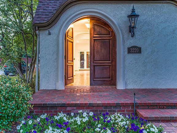 3rd image of 3220 Beverly Dr