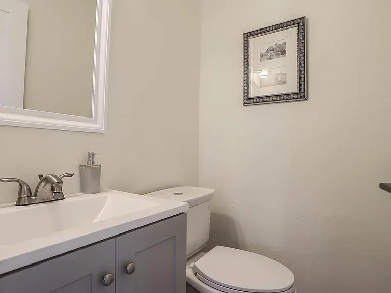 1239 Valentia St — Photo 14