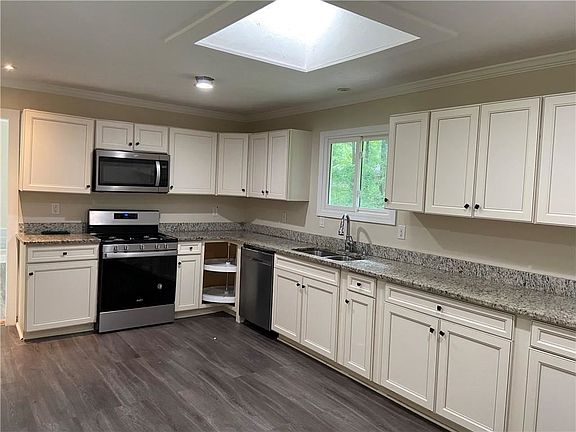 4th image of 3351 Southampton Way