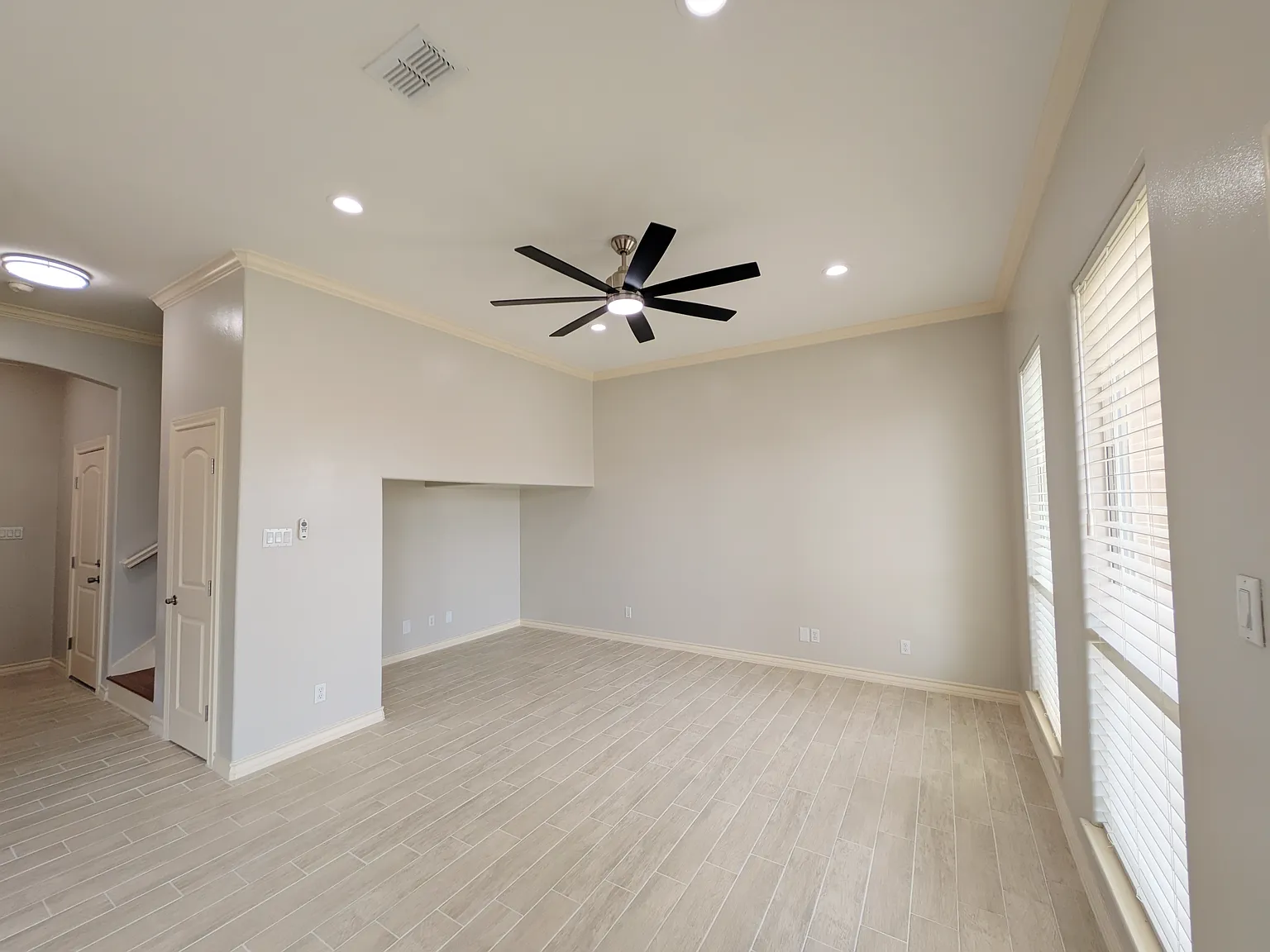 3 bed, 2.5 bath, 1380 sqft, $1,535 — Photo 2