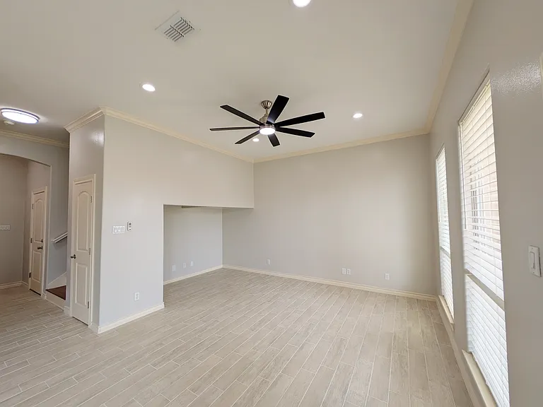 3432 Midtown Cir — Photo 3