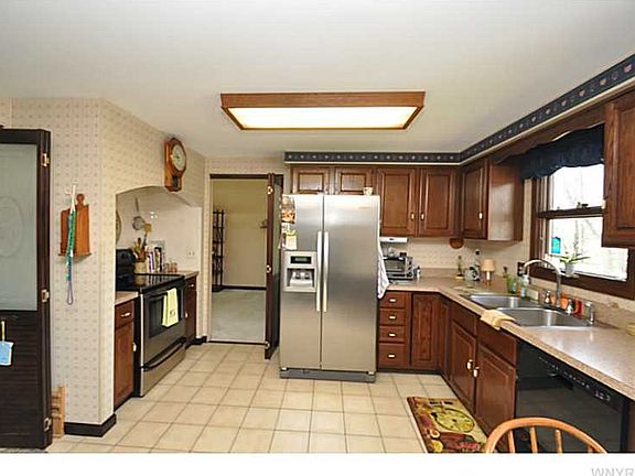 4th image of 28 Randwood Dr N