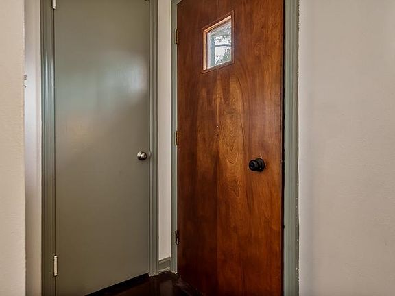 2nd image of 912 King St