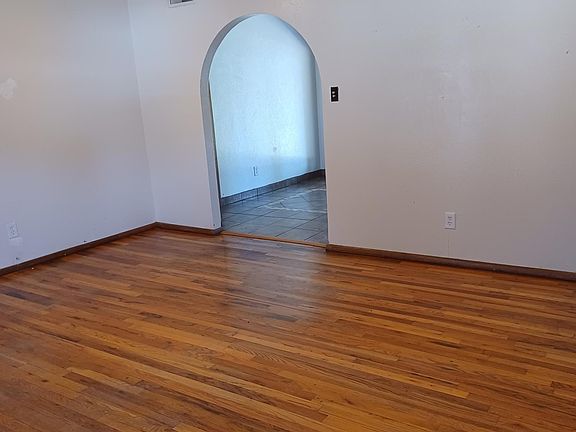 2nd image of 601 Prairieview Dr