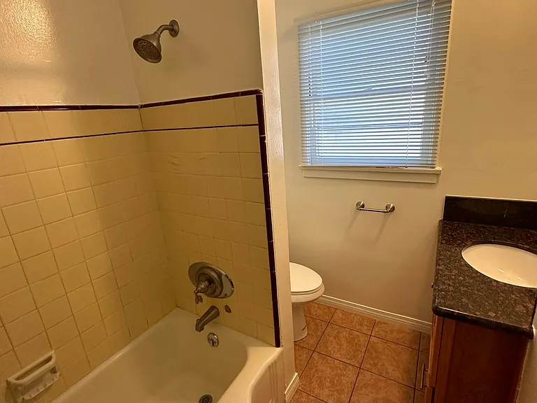 139 N Jackson St #A — Photo 9