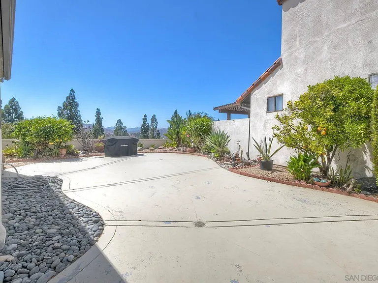 17586 Bocage Point — Photo 27