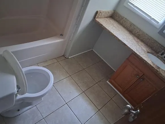 3 bed, 900 sqft, $1,700 — Photo 3