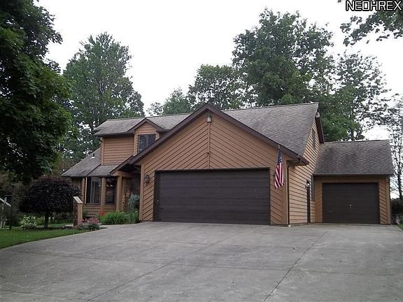 2nd image of 3908 Oakridge Dr NE