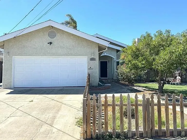 36681 Bishop St — Photo 18