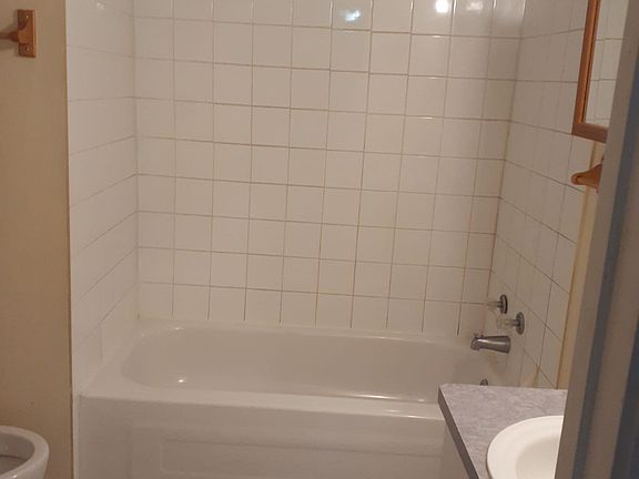 3rd image of 140 S 32nd Ave NE