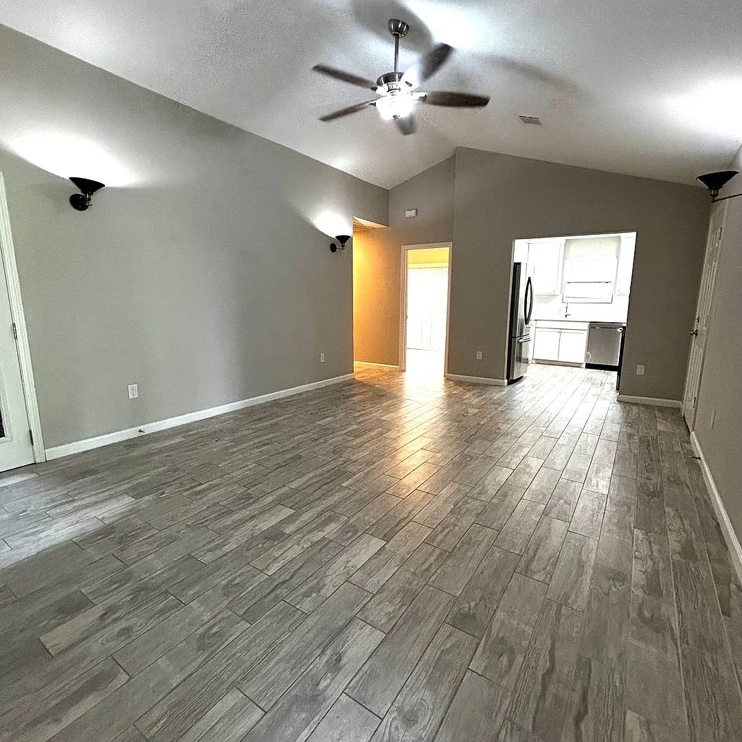 2003 Kirksey - Large new in 2022 home with 2 car garage, fenced year and open spaces. — Photo 4