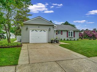 5 Shannon Ct, Toms River, NJ 08757
