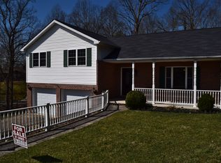 19 Ashley Cir, Elkview, WV 25071