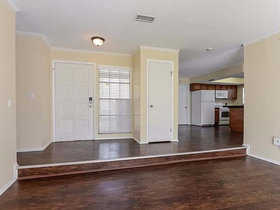 2nd image of 904 Samy Dr
