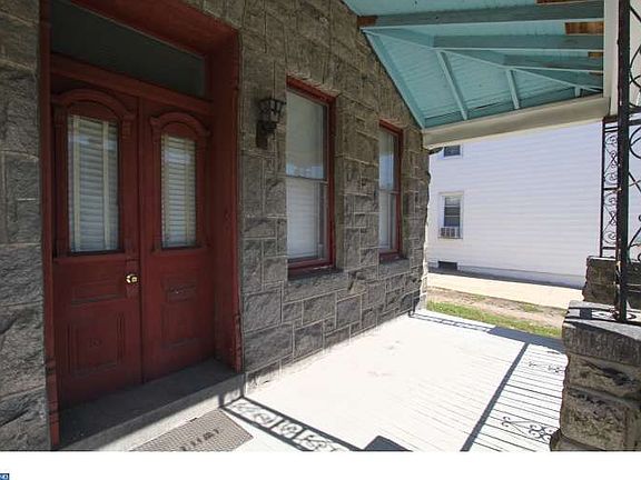 3rd image of 4464 Richmond St