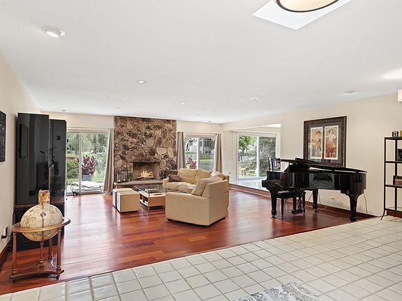 4th image of 335 Oak Knoll Ter