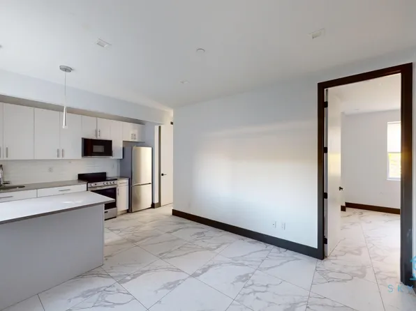 1024 New York Avenue image 1 of 11