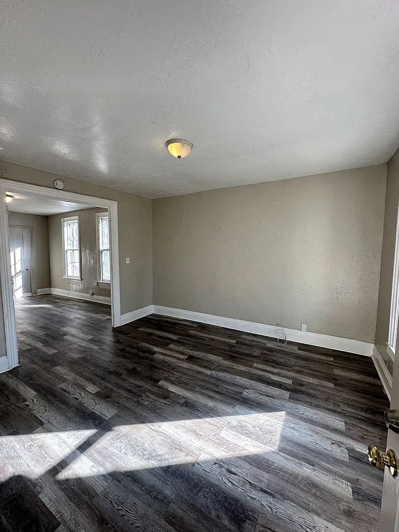 Spacious Single Family Home Ready for Rent in Great Neighborhood — Photo 3
