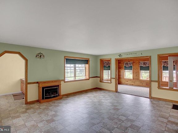 5th image of 55 Meadow Ln