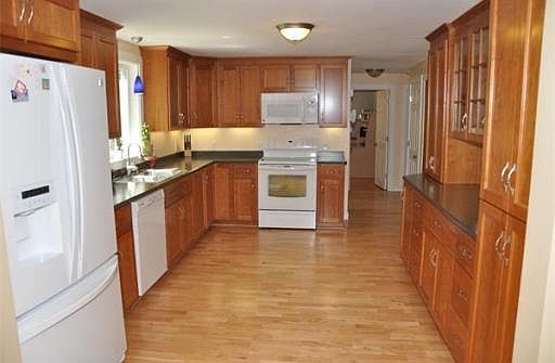 4th image of 11 Berry St