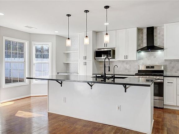 3rd image of 3226 Liberty Commons Dr NW